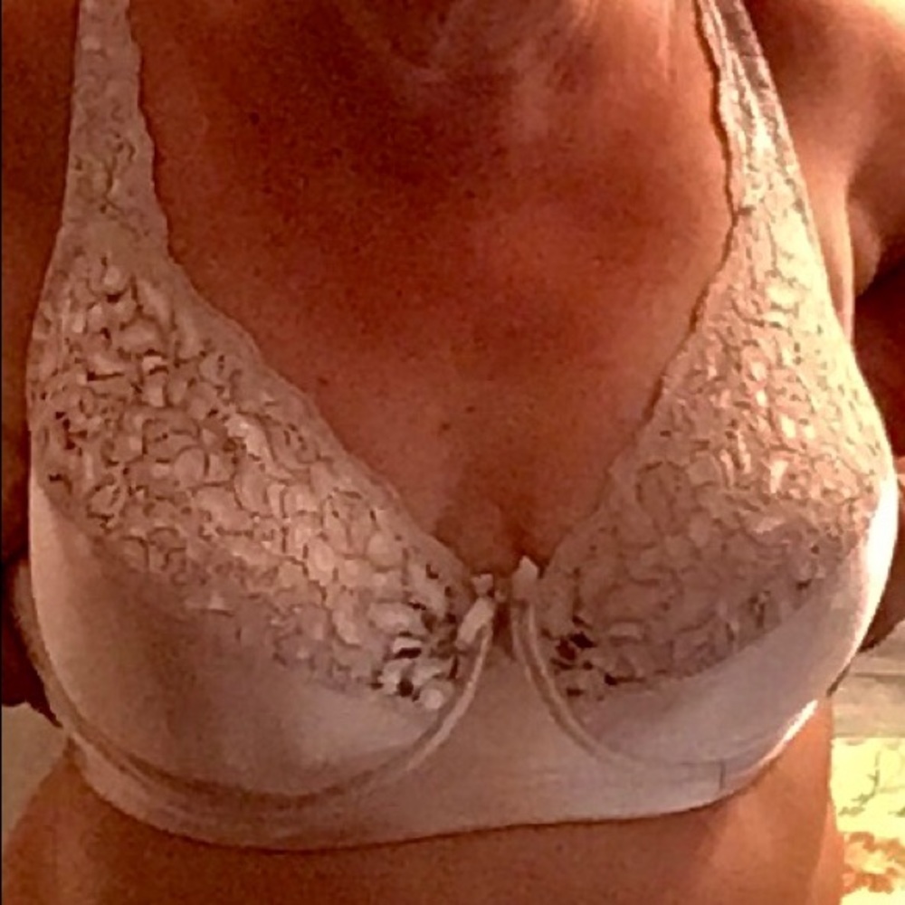 Brassiere beige lace soft cups 42D underwire 💋 soft material sexy femini